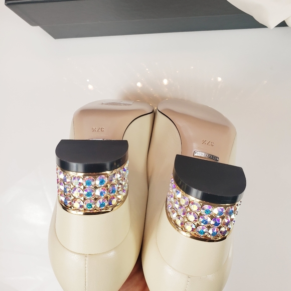 🆕️ Gucci vintage white crystal heel pumps - Picture 5 of 8